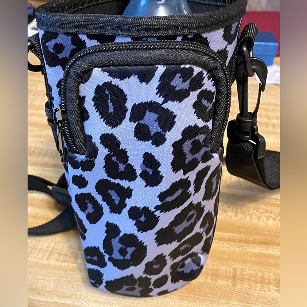 🌸Water Bottle and Phone Crossbody